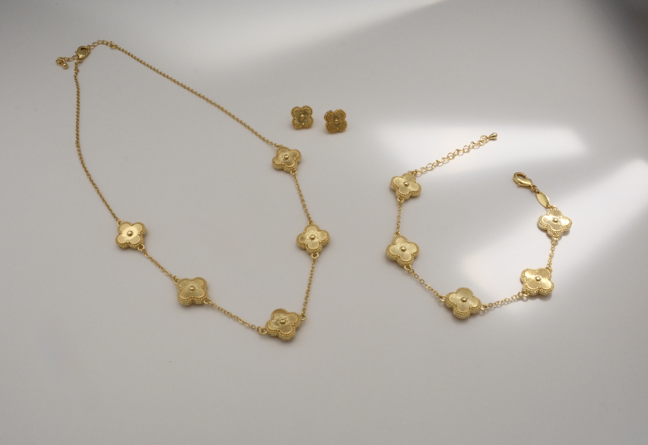 PULSERA TREBOLES DORADOS - Image 3