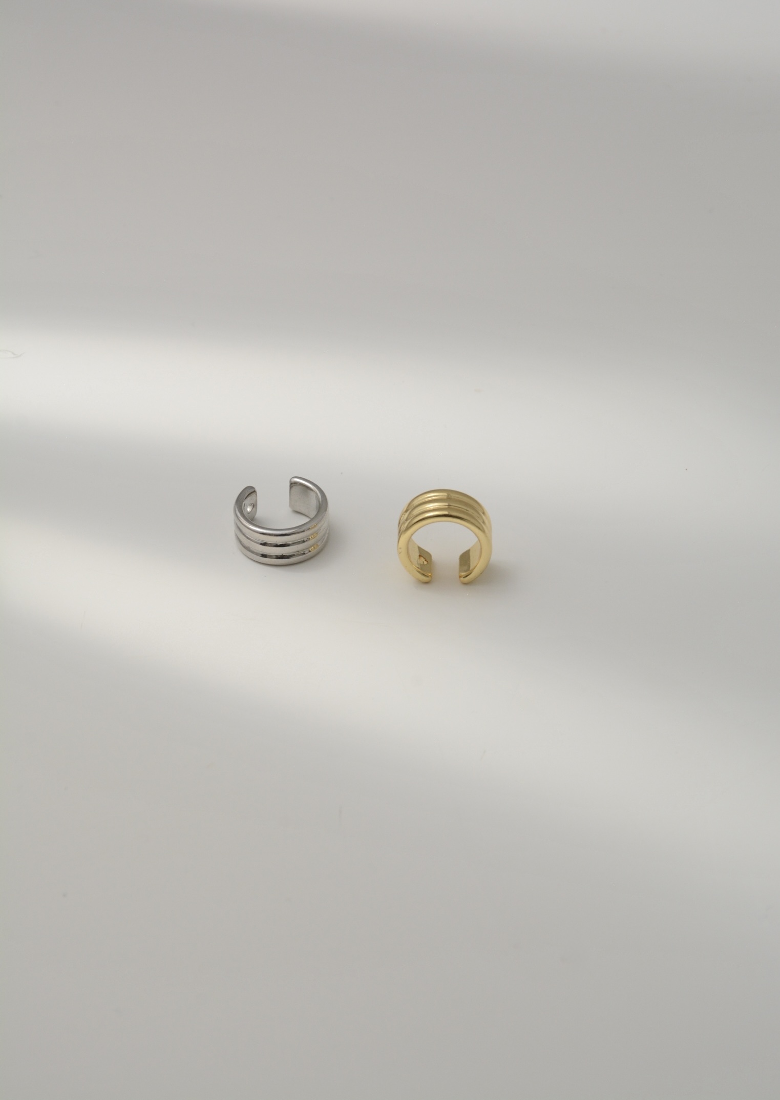 EARCUFF TRES LINEAS PEGADAS