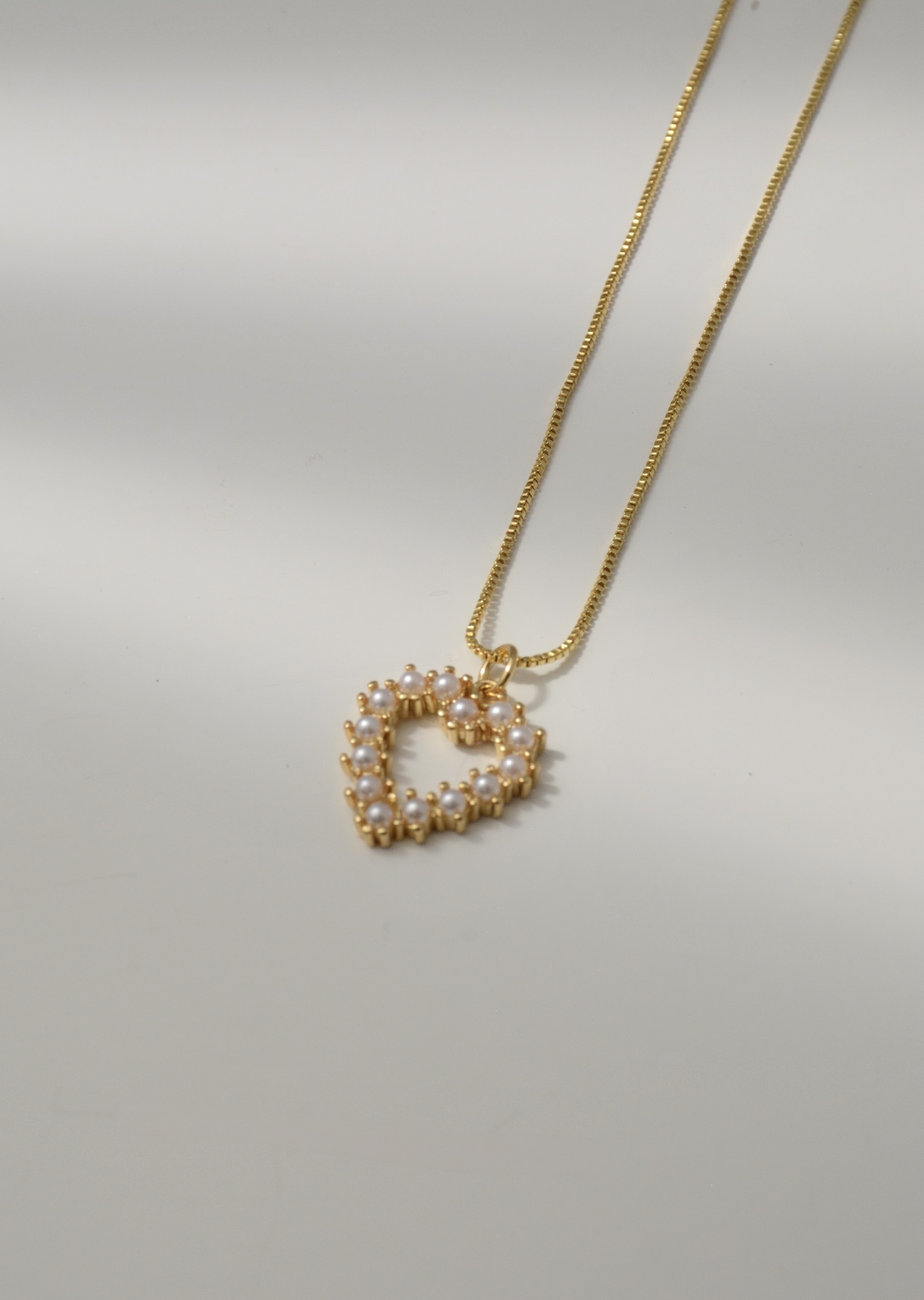 CADENA CORAZÓN PERLA SILUETA