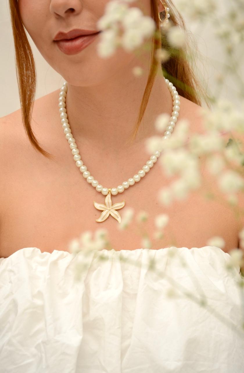 CADENAS PERLAS Y FLOR BLANCA